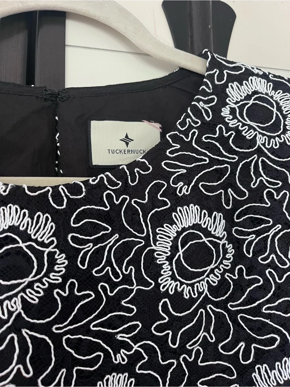 Tuckernuck Black and White Floral Lace Puff-Sleeve Blouse - Large